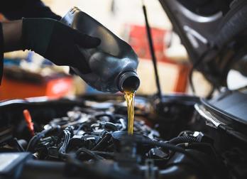 Моторное масло играет важную роль в работе двигателя, стоит ли менять раньше положенного срока?